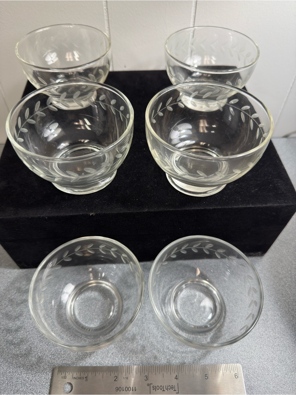Vintage Anchor Hocking “Laurel Leaf” Dessert Bowls – Set of 6